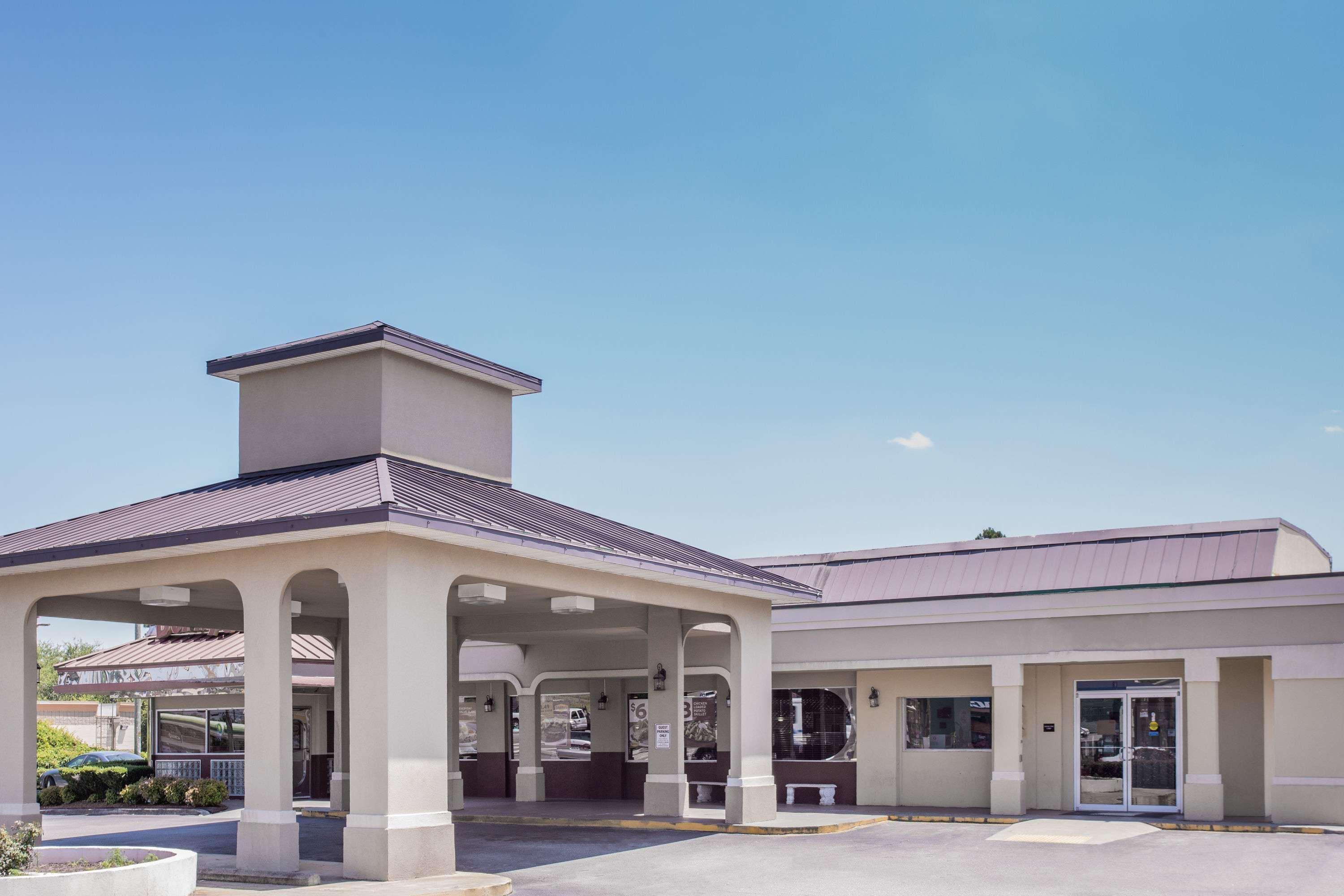 Super 8 By Wyndham Augusta Motel Exterior photo